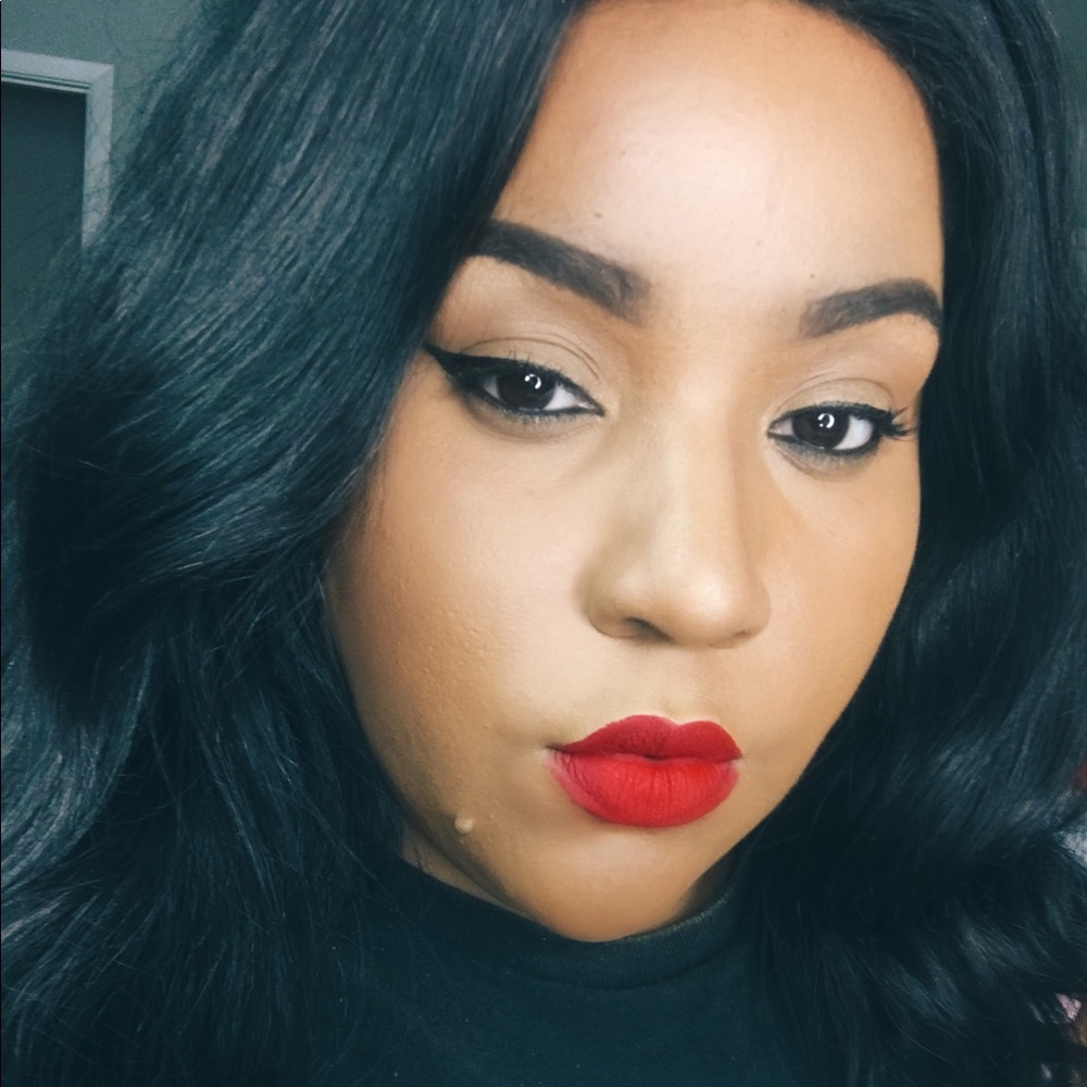 Meet your Posher, Romona